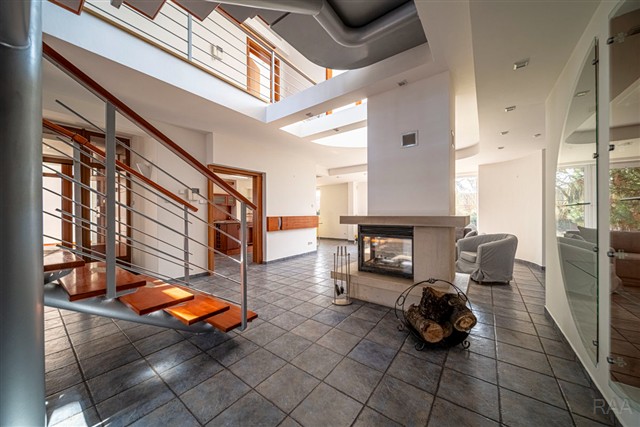 centrální část domu [24/56]