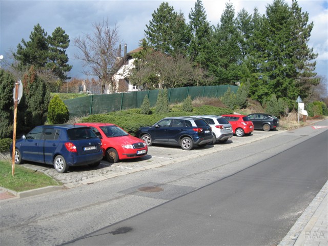 Parkoviště před domem [22/22]