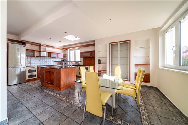 jídelna s kuchyní [36/56]